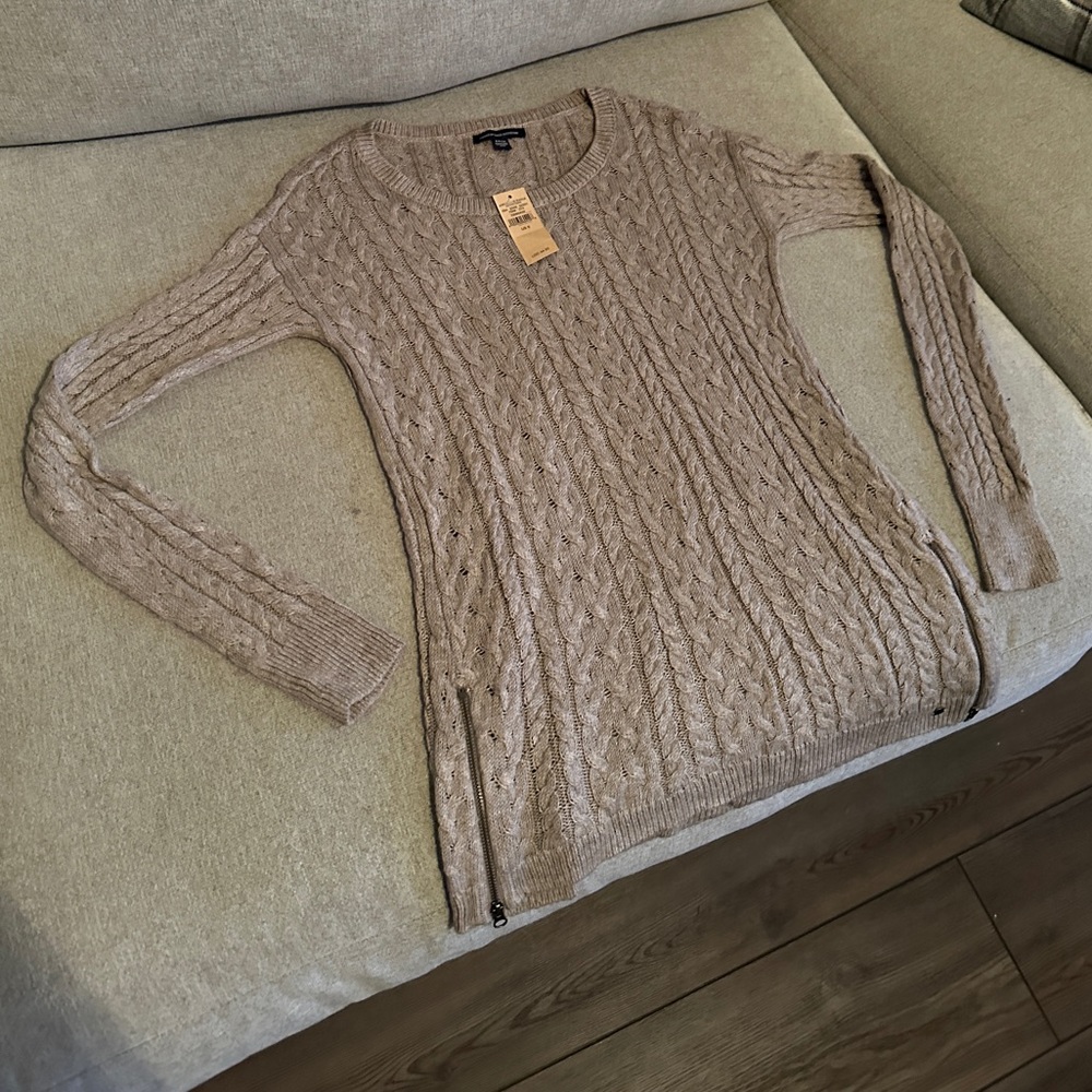 American Eagle Outfitters brand sweater with side zipper accents new with tags